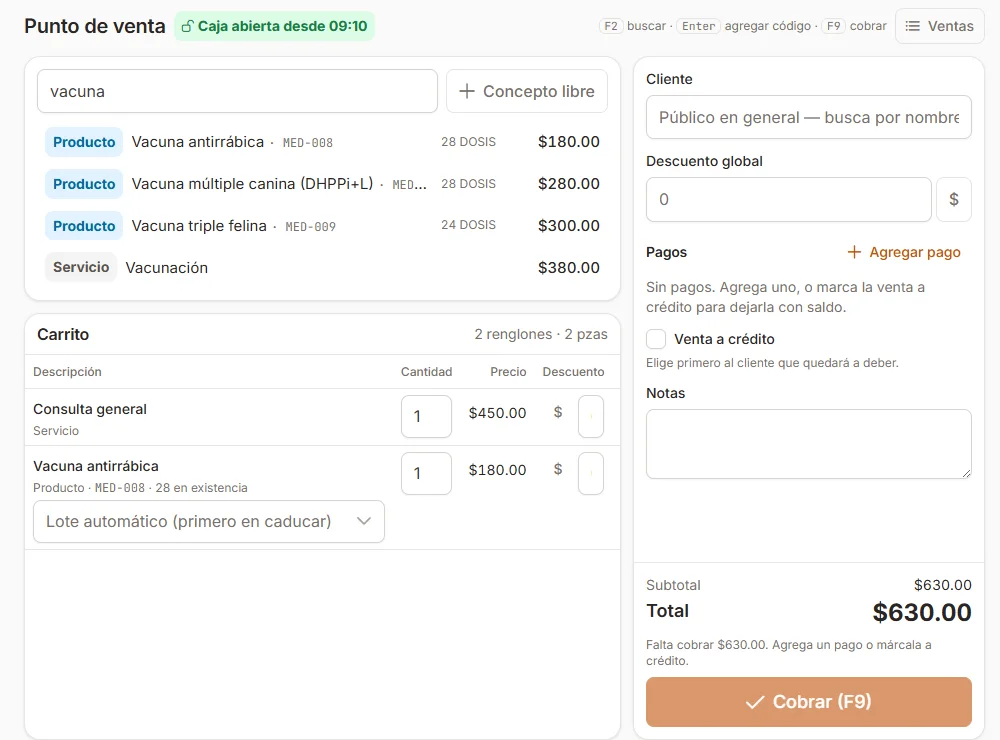 Punto de venta con una consulta general y una vacuna antirrábica en el carrito; el buscador muestra productos y servicios con existencia y precio.